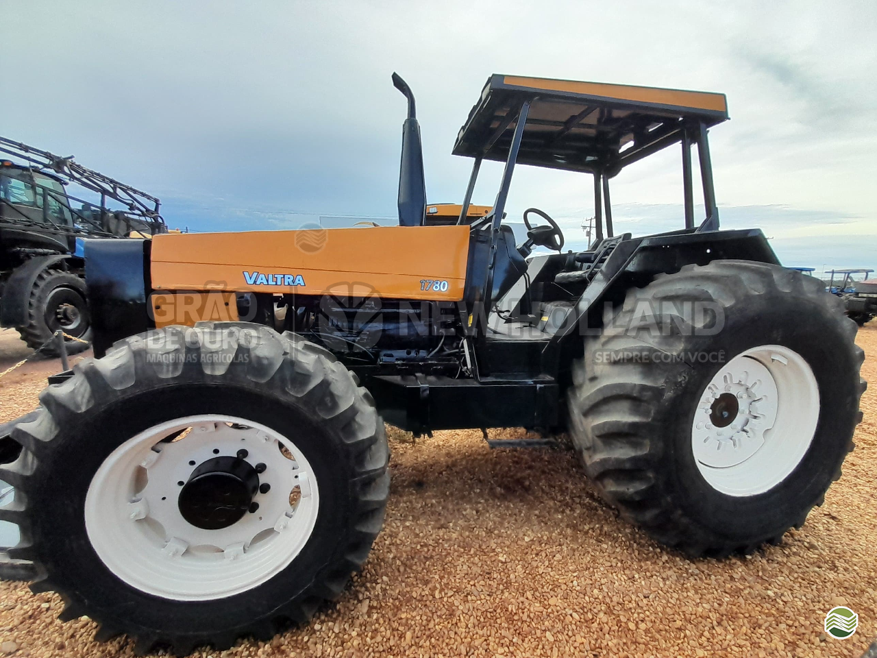 TRATOR VALTRA VALTRA 1780 Tração 4x4 Grão de Ouro - New Holland GURUPI TOCANTINS TO